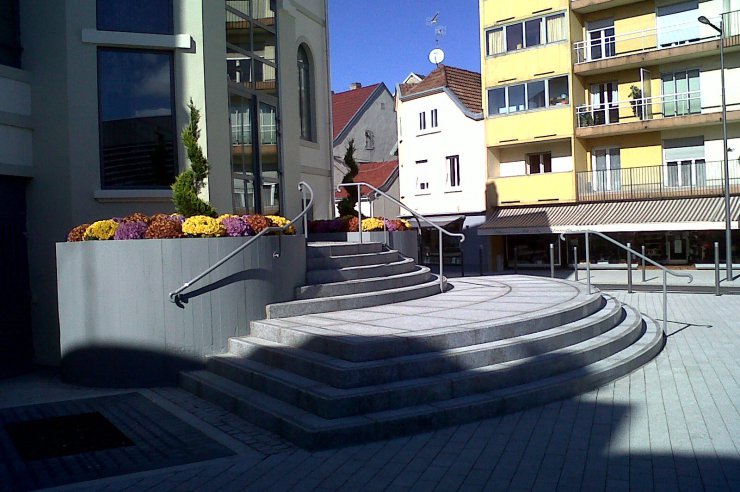 Fontaine + pavés + bordures granit Feuille Morte de Senones