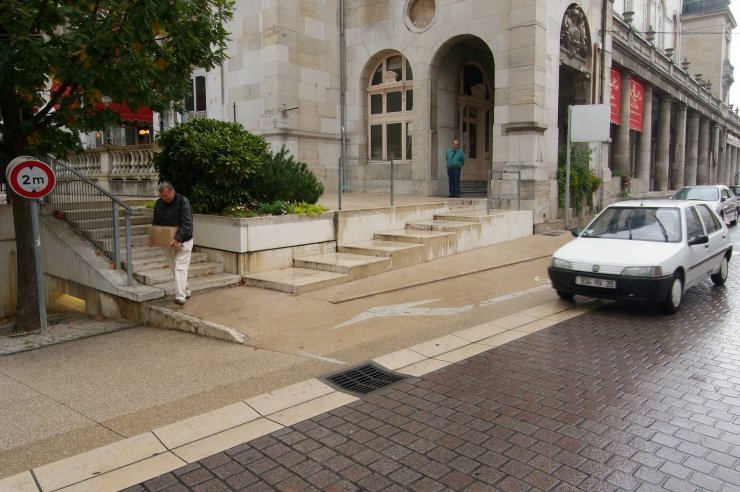 Pavés en granit Rouge Corail de Senones sur voirie