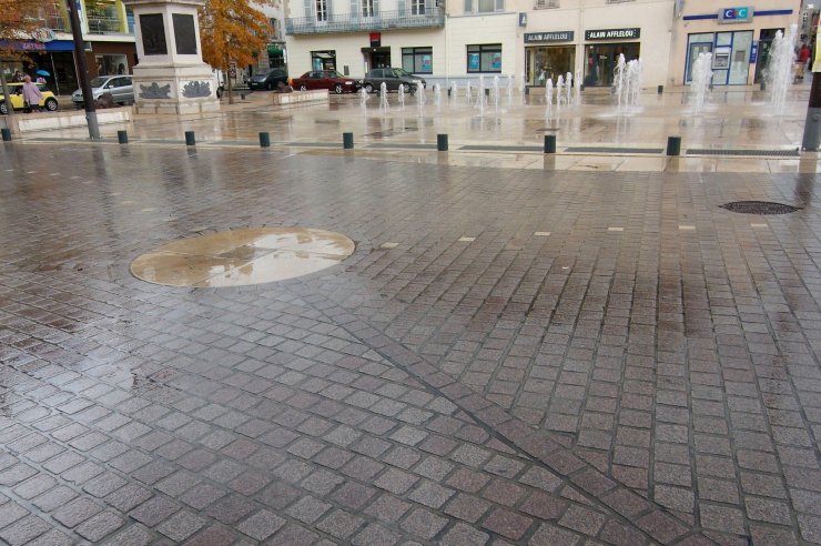 Pavés en granit Rouge Corail de Senones sur voirie