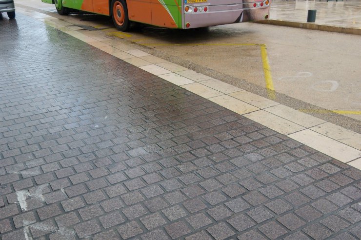 Pavés en granit Rouge Corail de Senones sur voirie