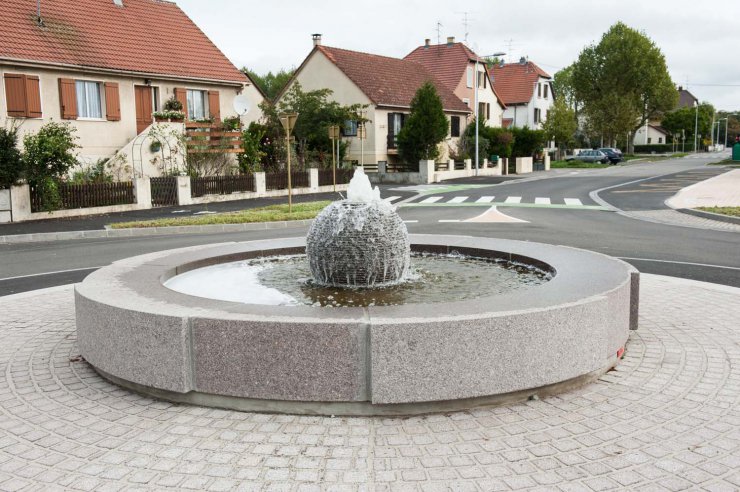 Fontaine granit Feuille Morte de Senones + Rouge Corail de Senones