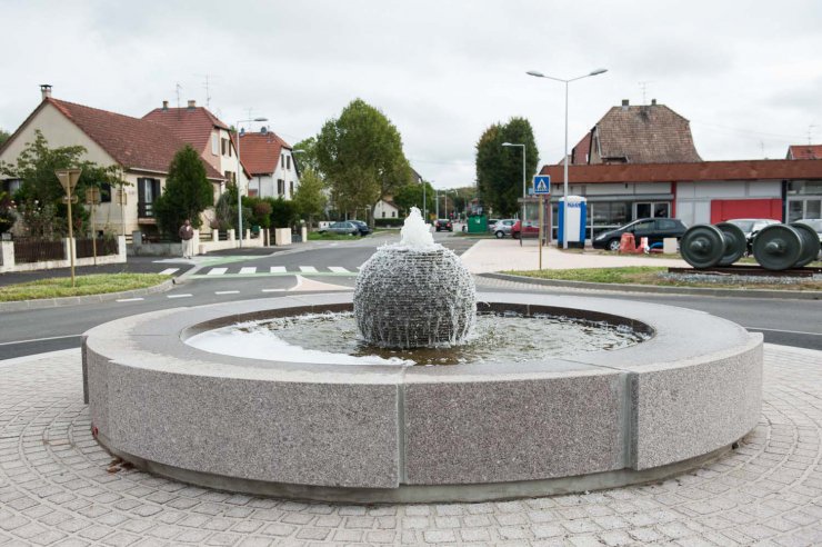 Fontaine granit Feuille Morte de Senones + Rouge Corail de Senones