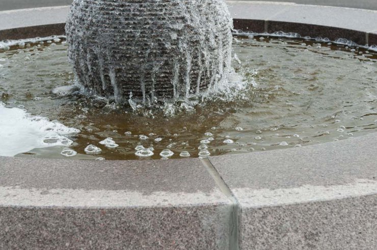 Fontaine granit Feuille Morte de Senones + Rouge Corail de Senones