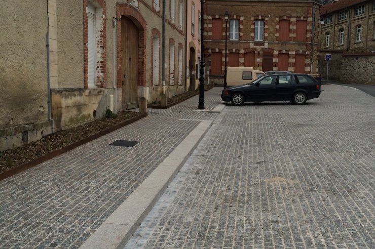 Pavés + bordures + elements spéciaux sur-mesure granits Feuille Morte de Senones et gris Bleu des Vosges